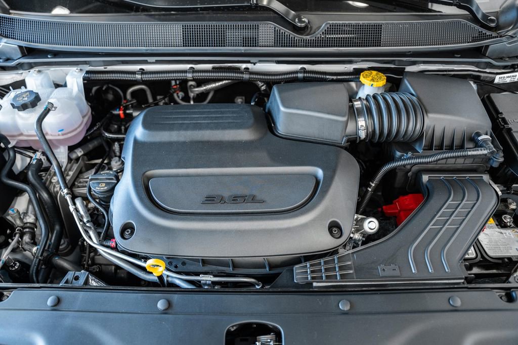 New 2026 Chrysler Pacifica Limited w/ Uconnect Theater Family Group image 19