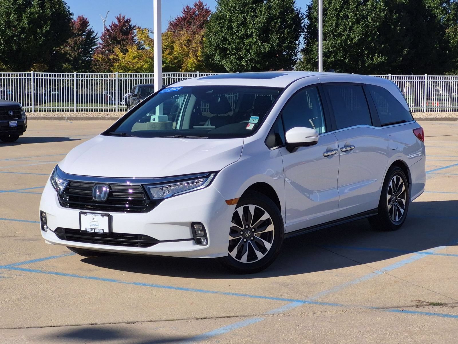 Used 2024 Honda Odyssey EX-L image 2