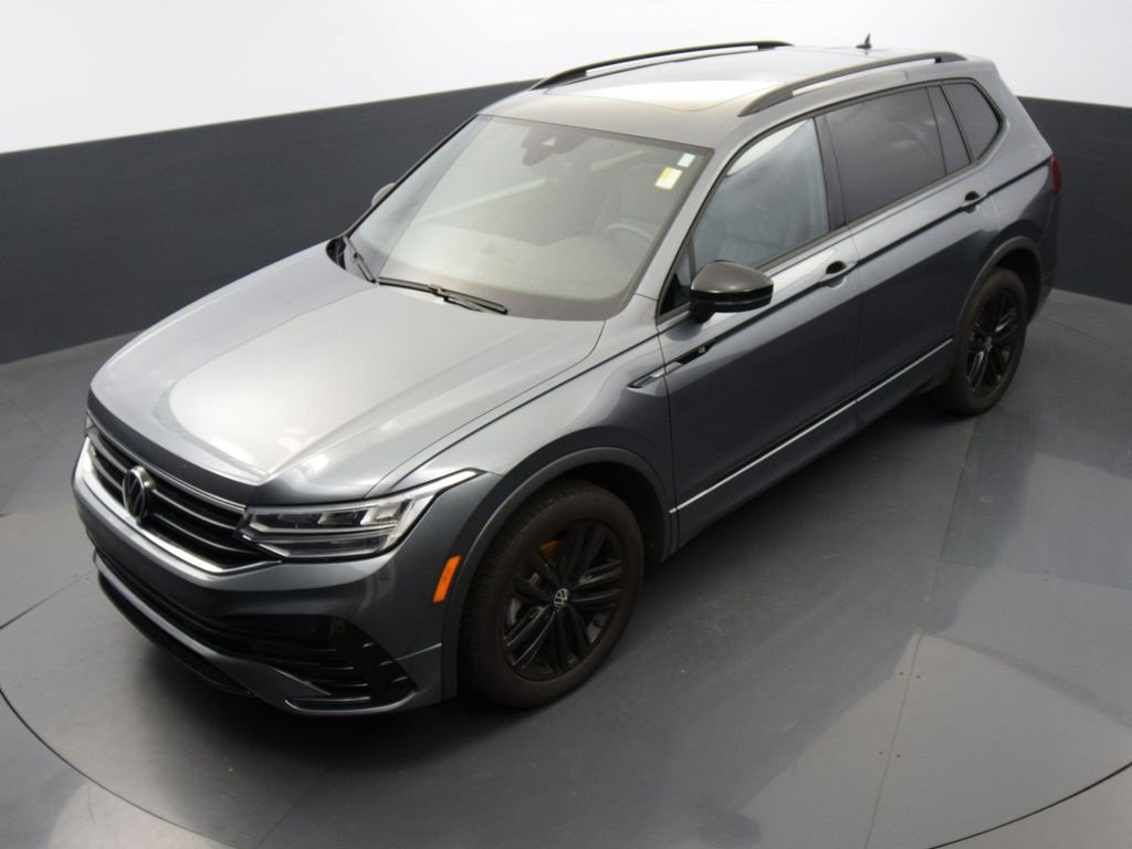 Certified 2022 Volkswagen Tiguan SE R-Line image 43