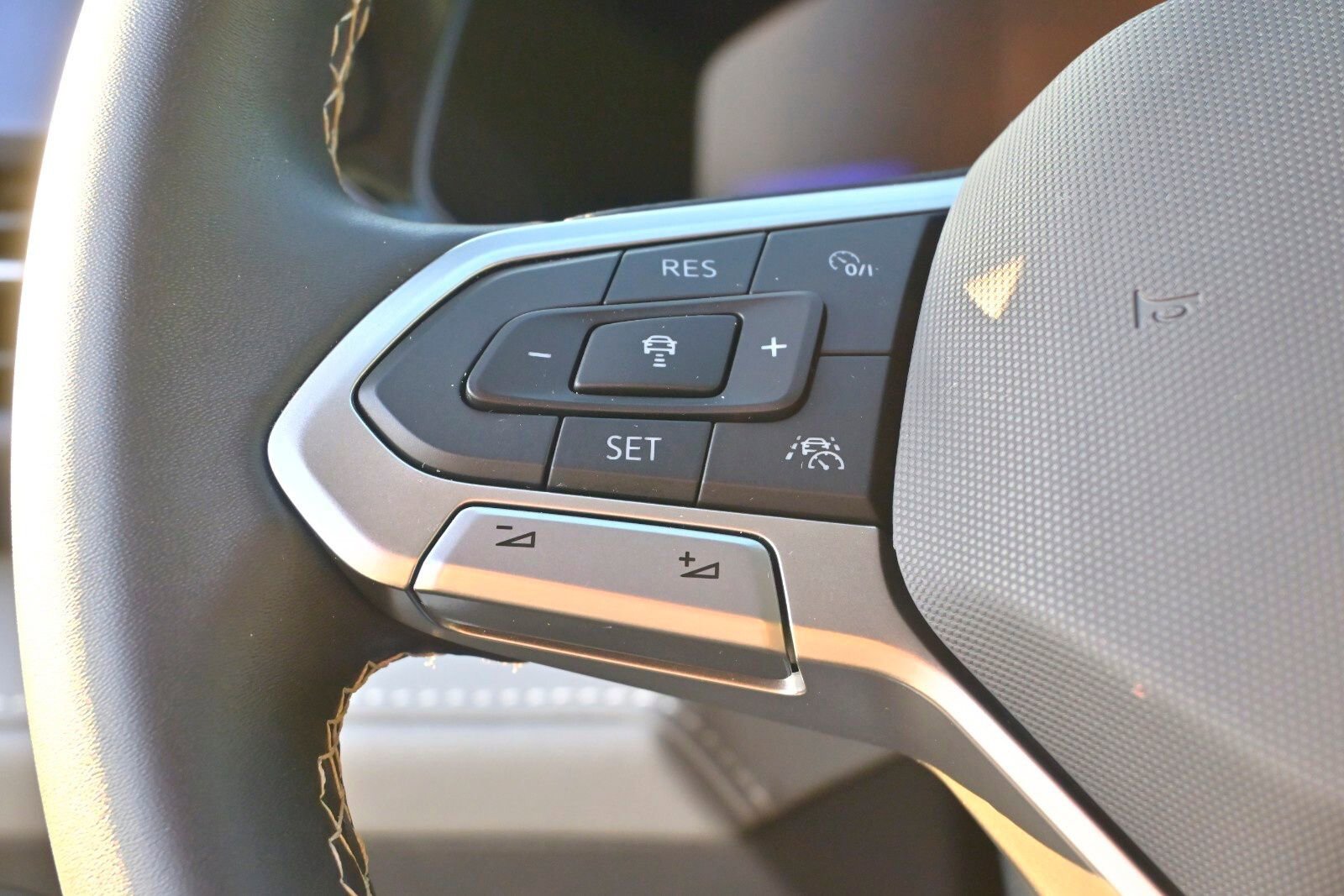 Used 2024 Volkswagen Taos SE w/ Panoramic Sunroof Package image 27