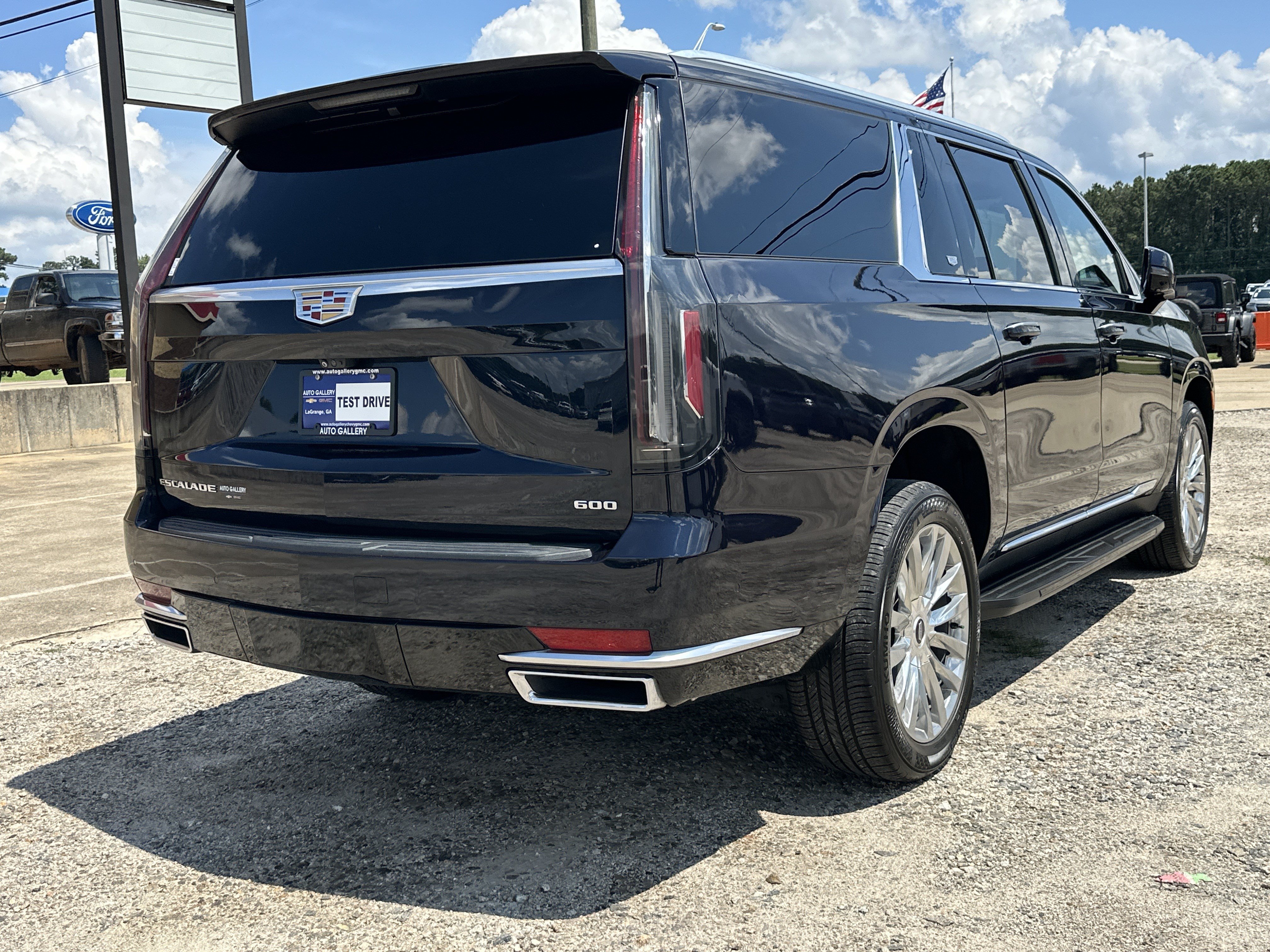 Certified 2021 Cadillac Escalade ESV Premium Luxury AWD/4WD image 6