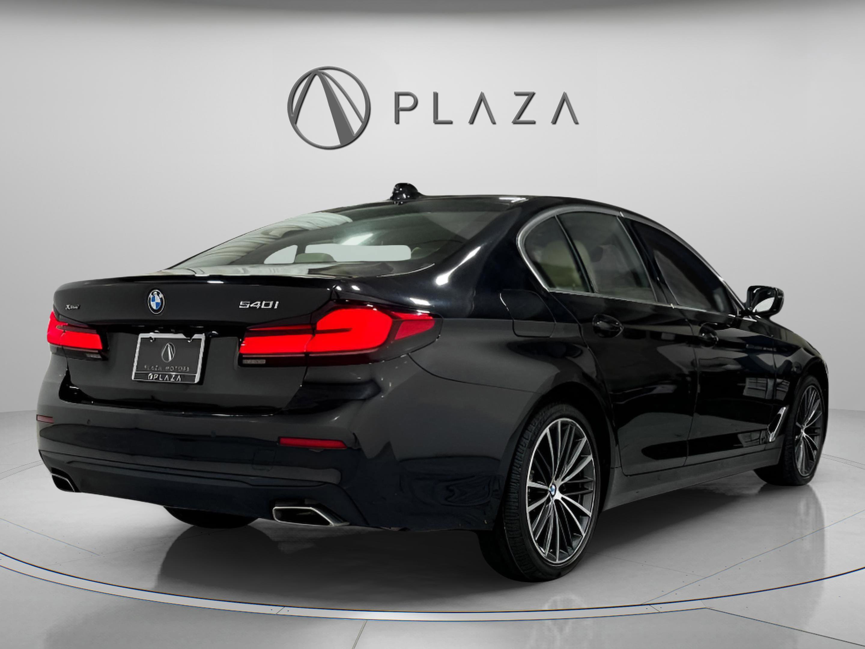Used 2022 BMW 540i xDrive w/ Premium Package image 5