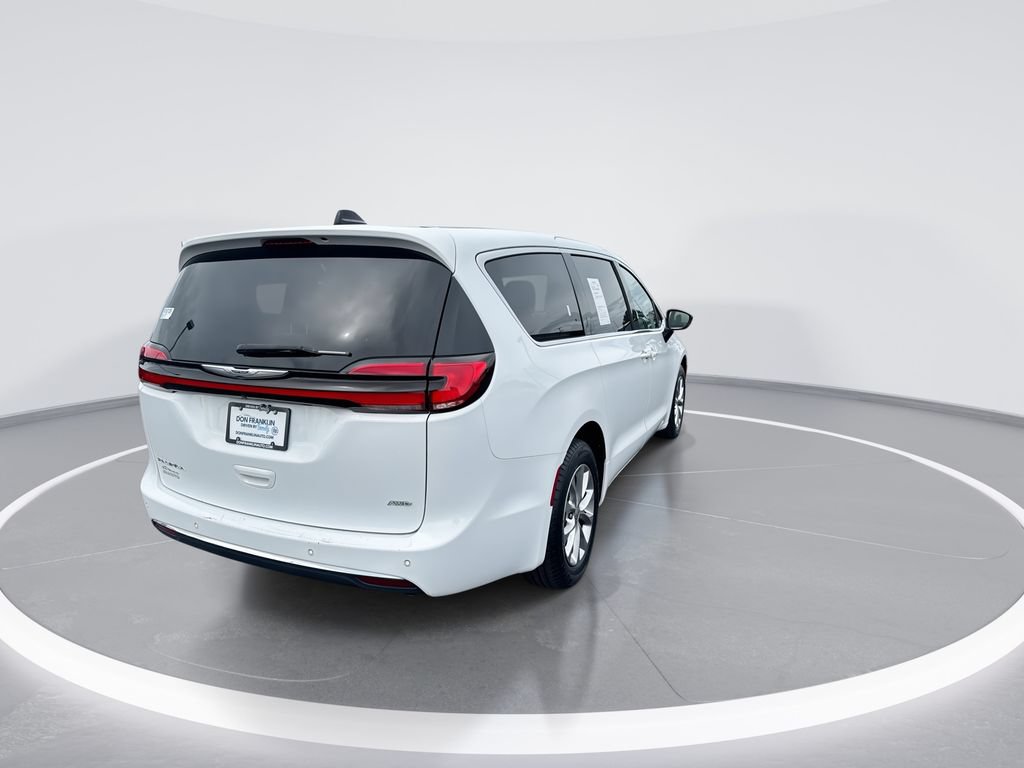 Used 2024 Chrysler Pacifica Touring-L AWD/4WD image 8