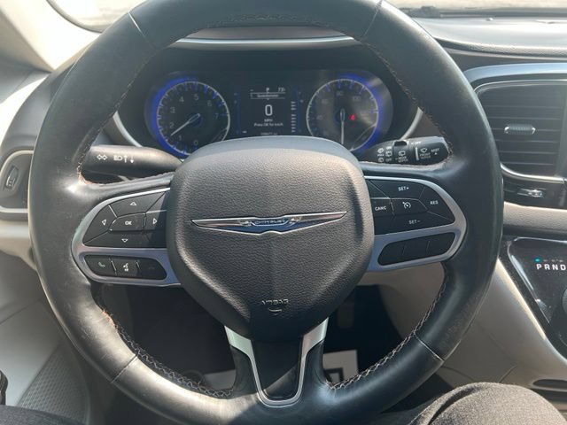 Used 2019 Chrysler Pacifica Touring-L FWD image 13