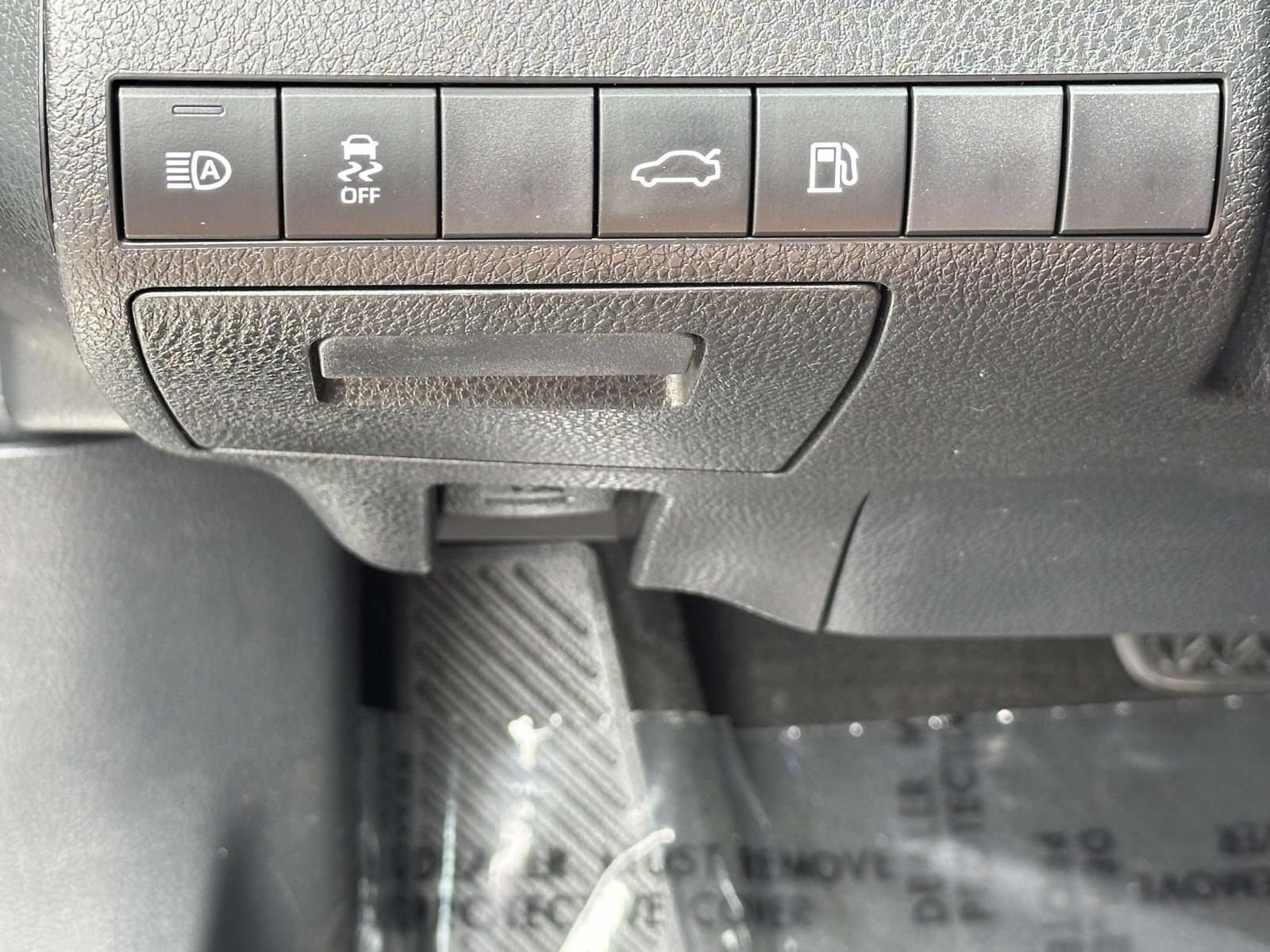 Used 2018 Toyota Camry XSE FWD image 16