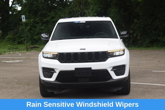 Used 2023 Jeep Grand Cherokee Altitude AWD/4WD image 20