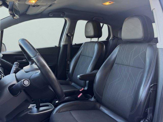 Used 2021 Chevrolet Trax LT w/ Driver Confidence Package AWD/4WD image 18