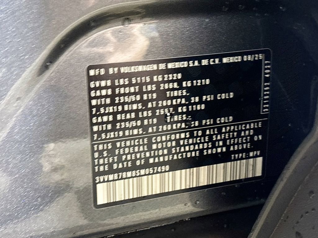 New 2025 Volkswagen Tiguan SE image 25