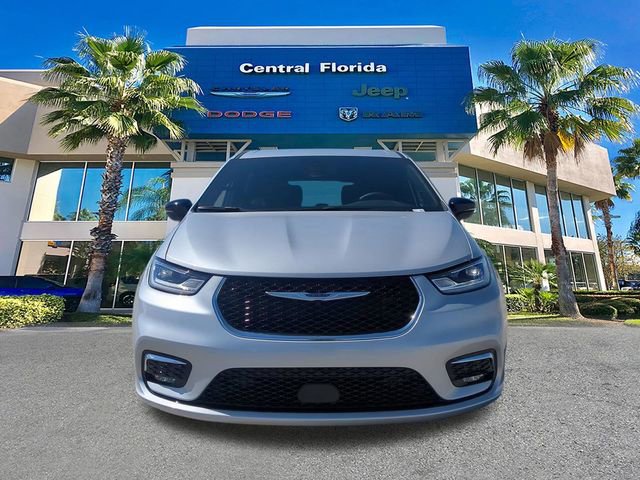 New 2026 Chrysler Pacifica Select image 3