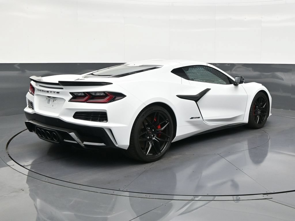 Used 2025 Chevrolet Corvette Z06 RWD image 5