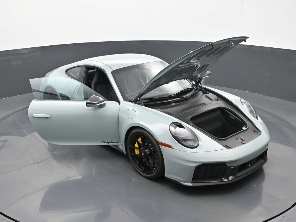 Certified 2025 Porsche 911 Carrera GTS RWD image 29