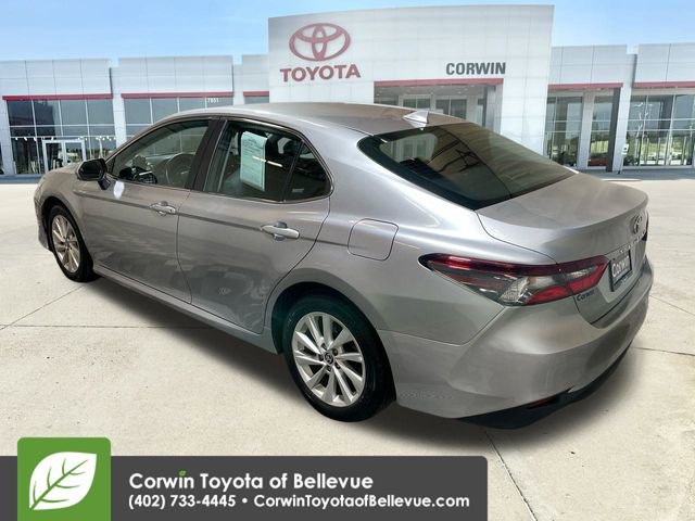 Used 2021 Toyota Camry LE image 3