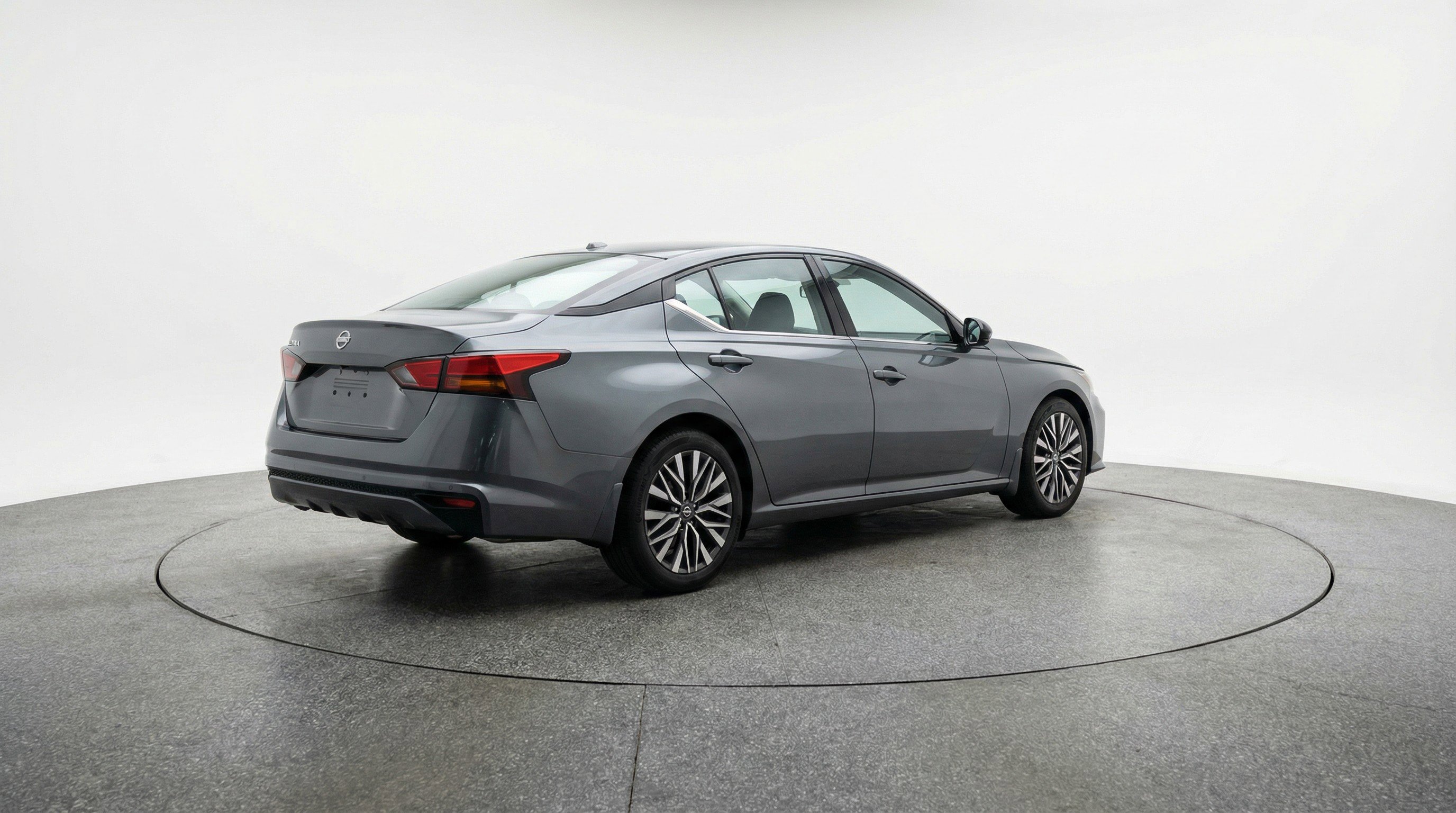 Used 2025 Nissan Altima 2.5 SV FWD image 9