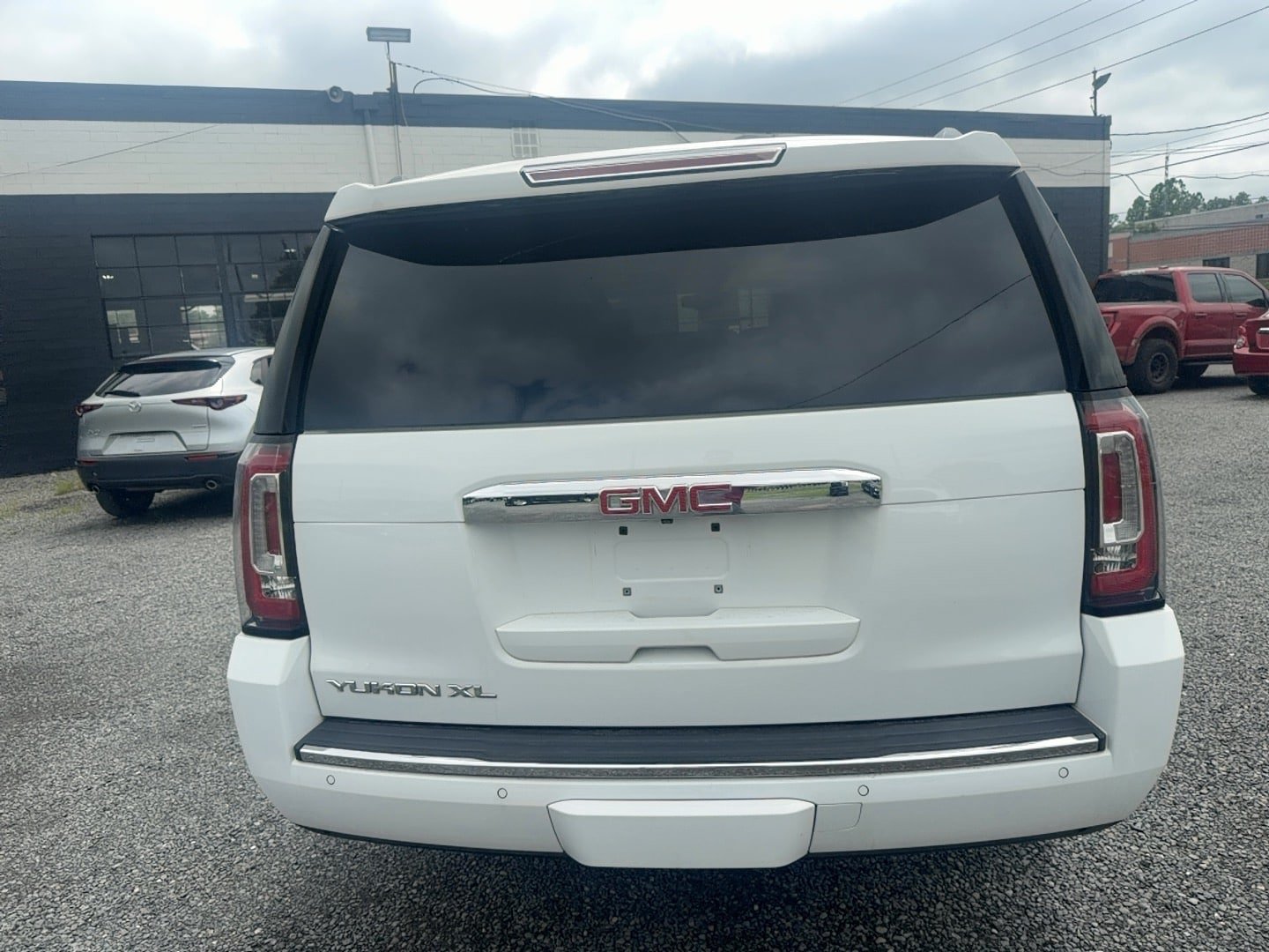 Used 2017 GMC Yukon XL Denali w/ Open Road Package AWD/4WD image 5