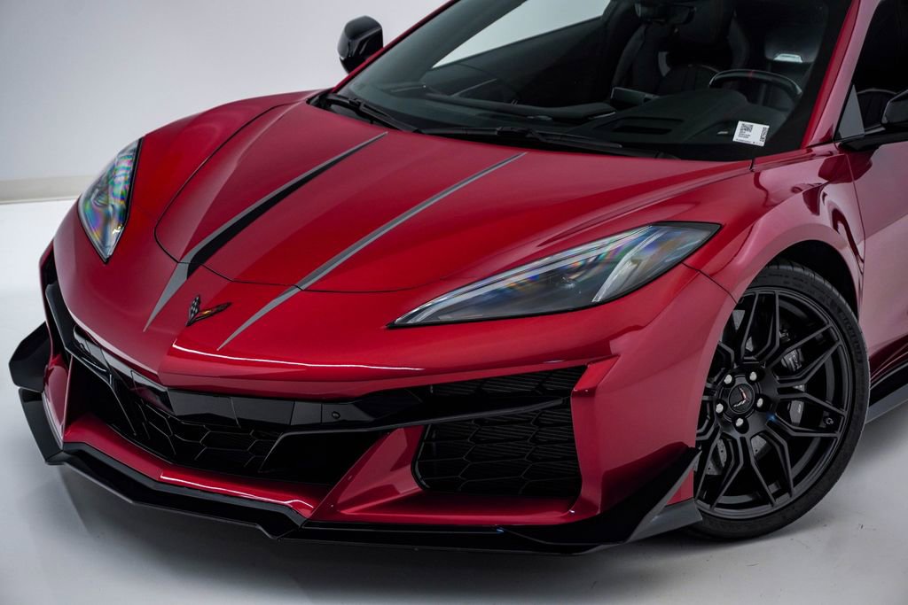 Used 2023 Chevrolet Corvette Z06 w/ Z07 Performance Package RWD image 4