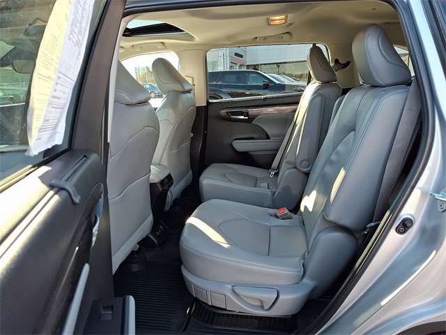 Used 2024 Toyota Highlander Limited image 11