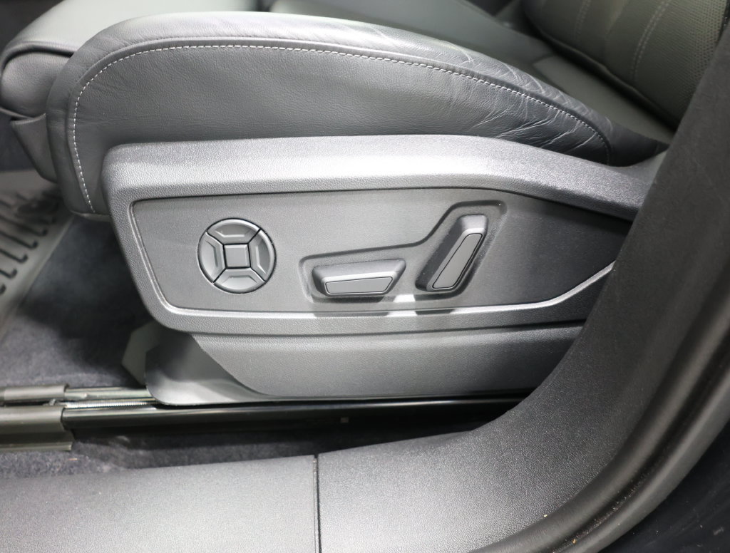 Used 2025 Audi Q5 Premium w/ Premium Plus AWD/4WD image 14