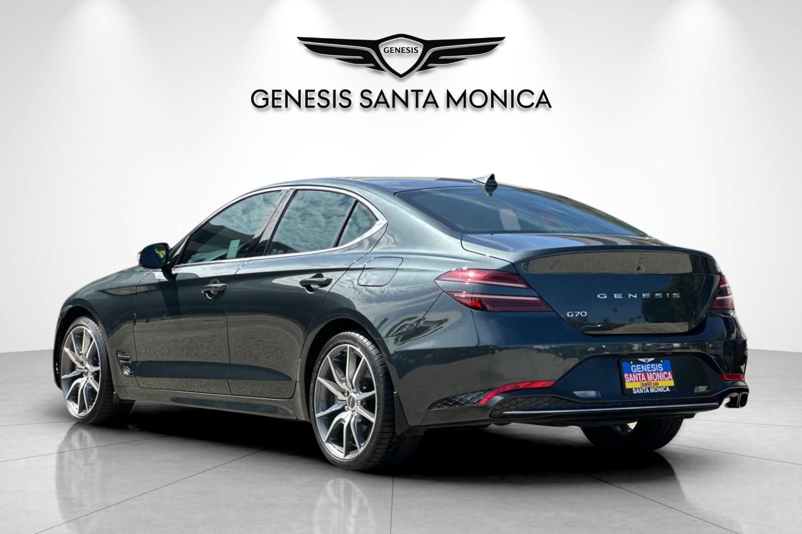 Used 2023 Genesis G70 2.0T RWD image 8