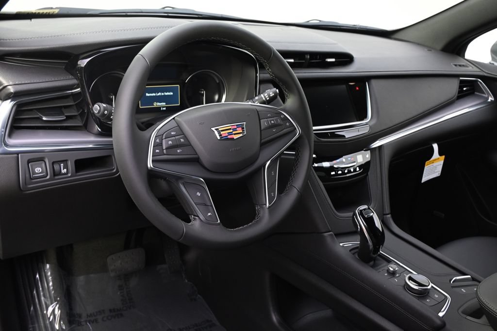 New 2026 Cadillac XT5 Luxury w/ LPO, ONYX Package AWD/4WD image 11