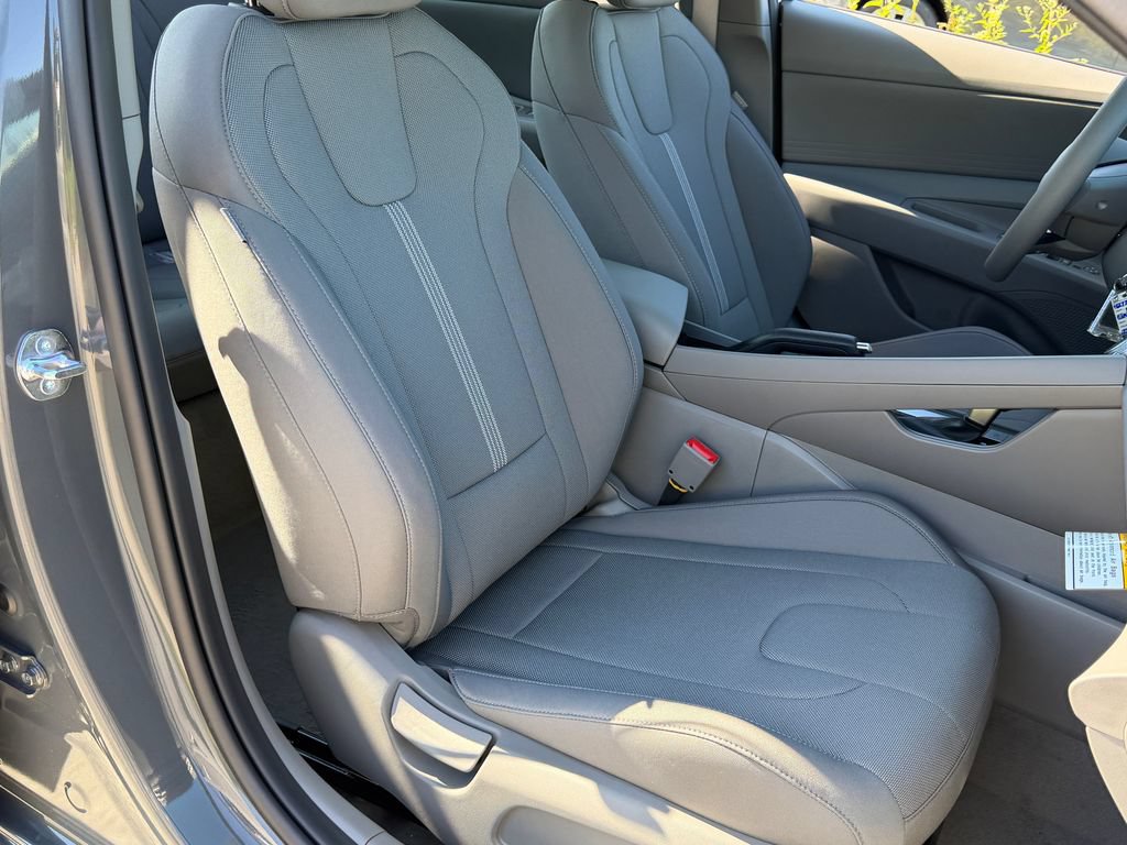 New 2026 Hyundai Elantra SE FWD image 7