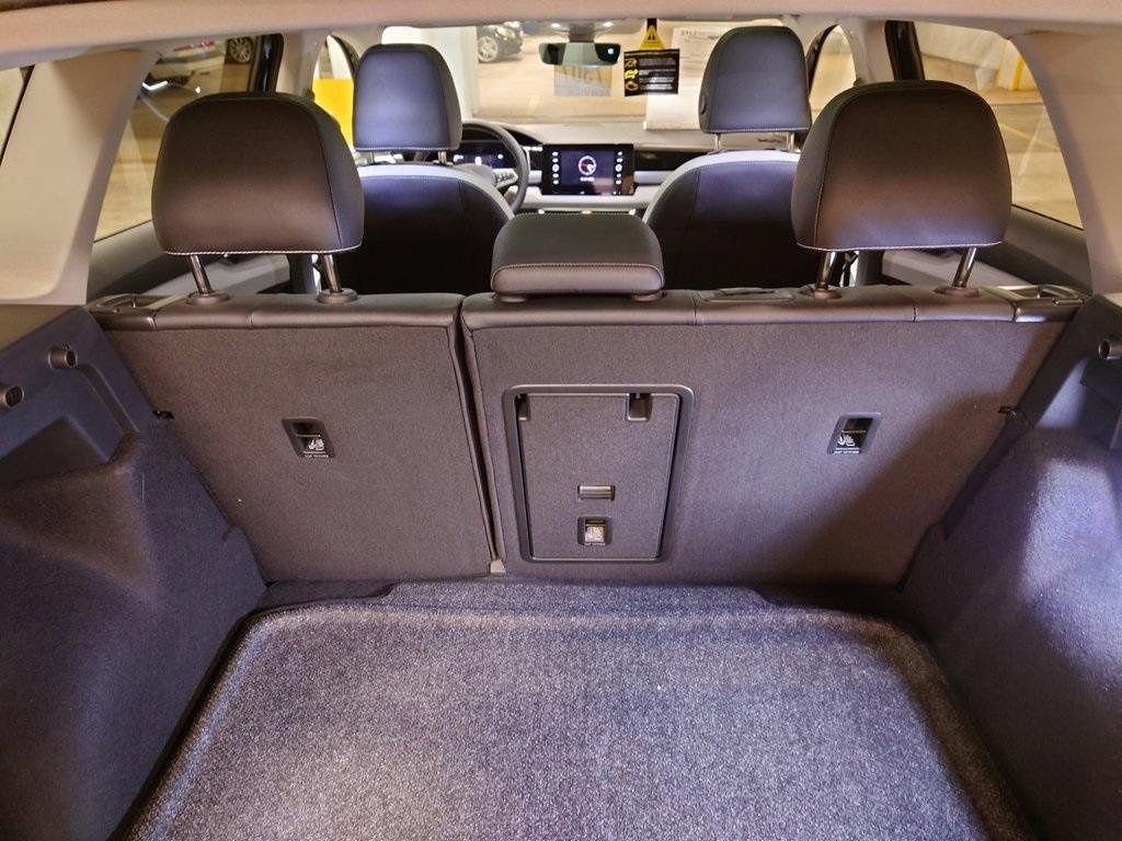 New 2025 Volkswagen Taos SE image 28