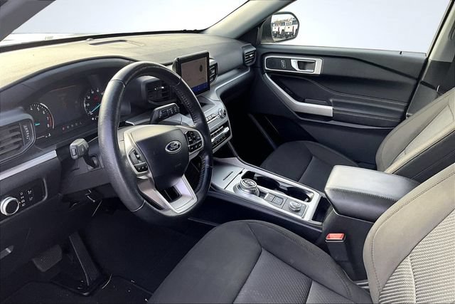 Used 2023 Ford Explorer XLT AWD/4WD image 16