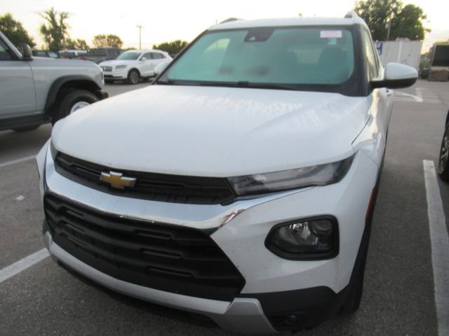 Used 2022 Chevrolet TrailBlazer LT w/ Confidence II Package FWD image 2