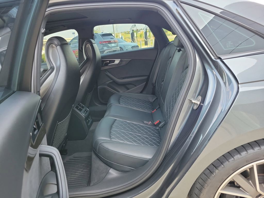 Used 2023 Audi S4 Prestige AWD/4WD image 7