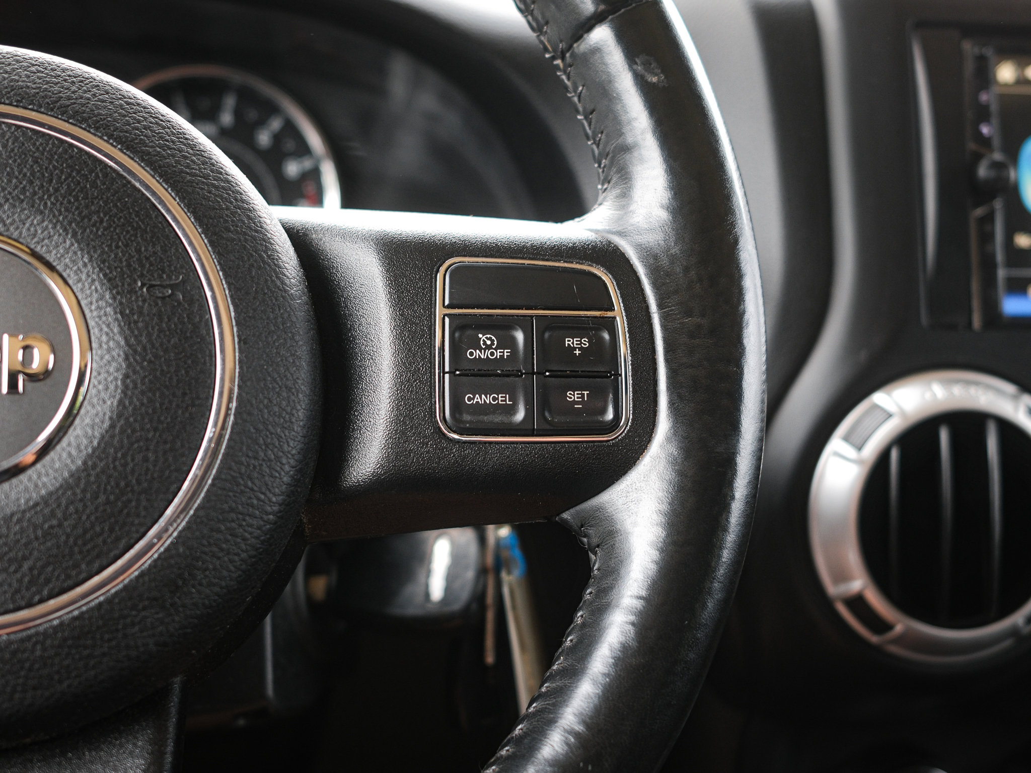 Used 2015 Jeep Wrangler Sahara AWD/4WD image 26
