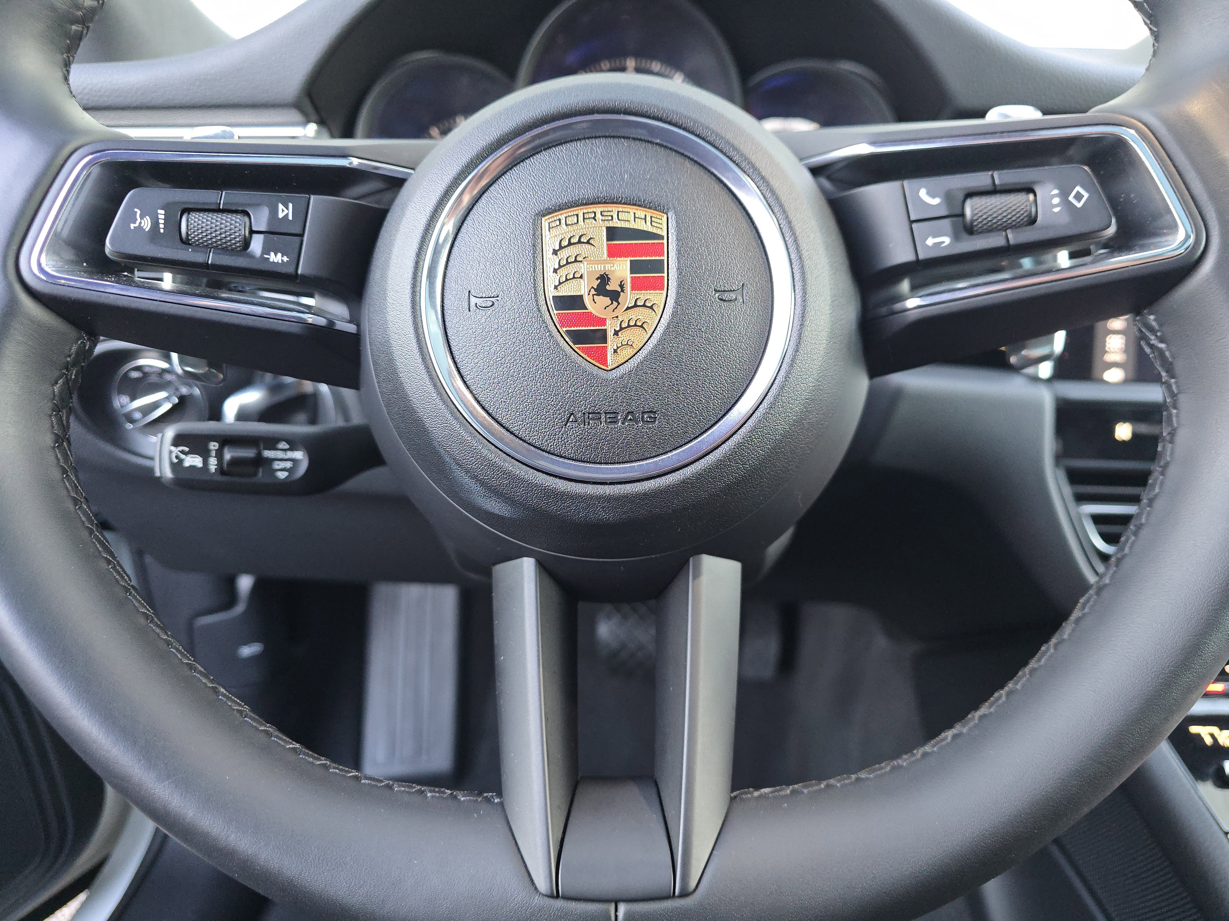 Certified 2025 Porsche Macan image 18