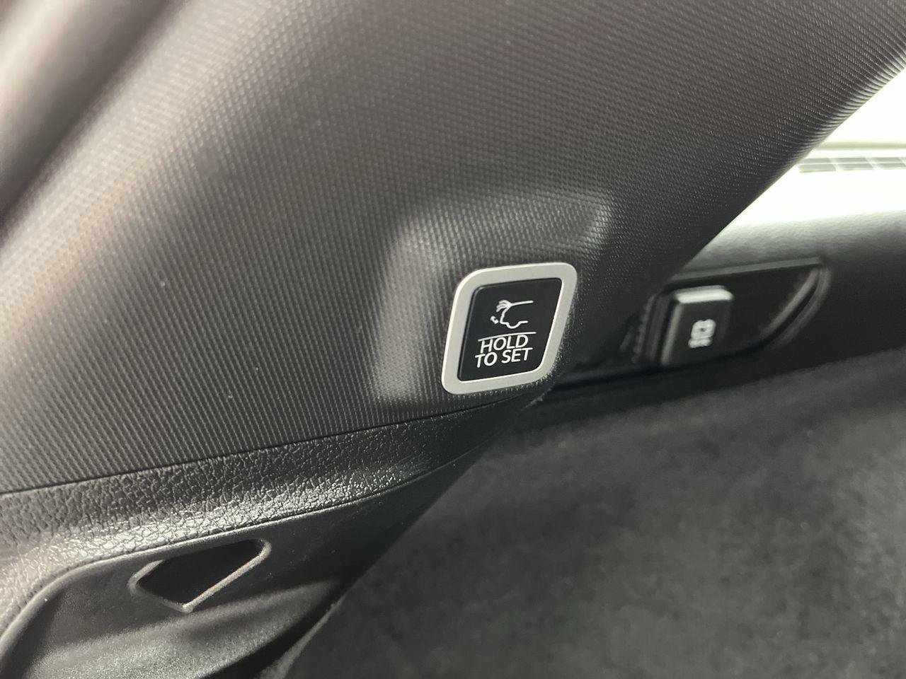 Used 2023 Jeep Grand Cherokee Overland AWD/4WD image 32
