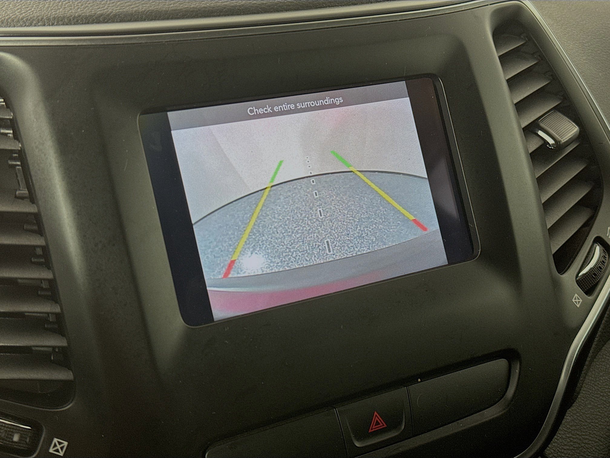 Used 2019 Jeep Cherokee Latitude w/ Cold Weather Group image 13