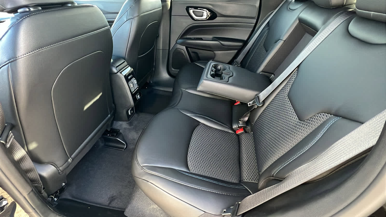 New 2026 Jeep Compass Latitude image 24