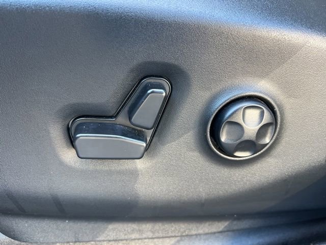 Used 2025 Chrysler Pacifica Limited image 30