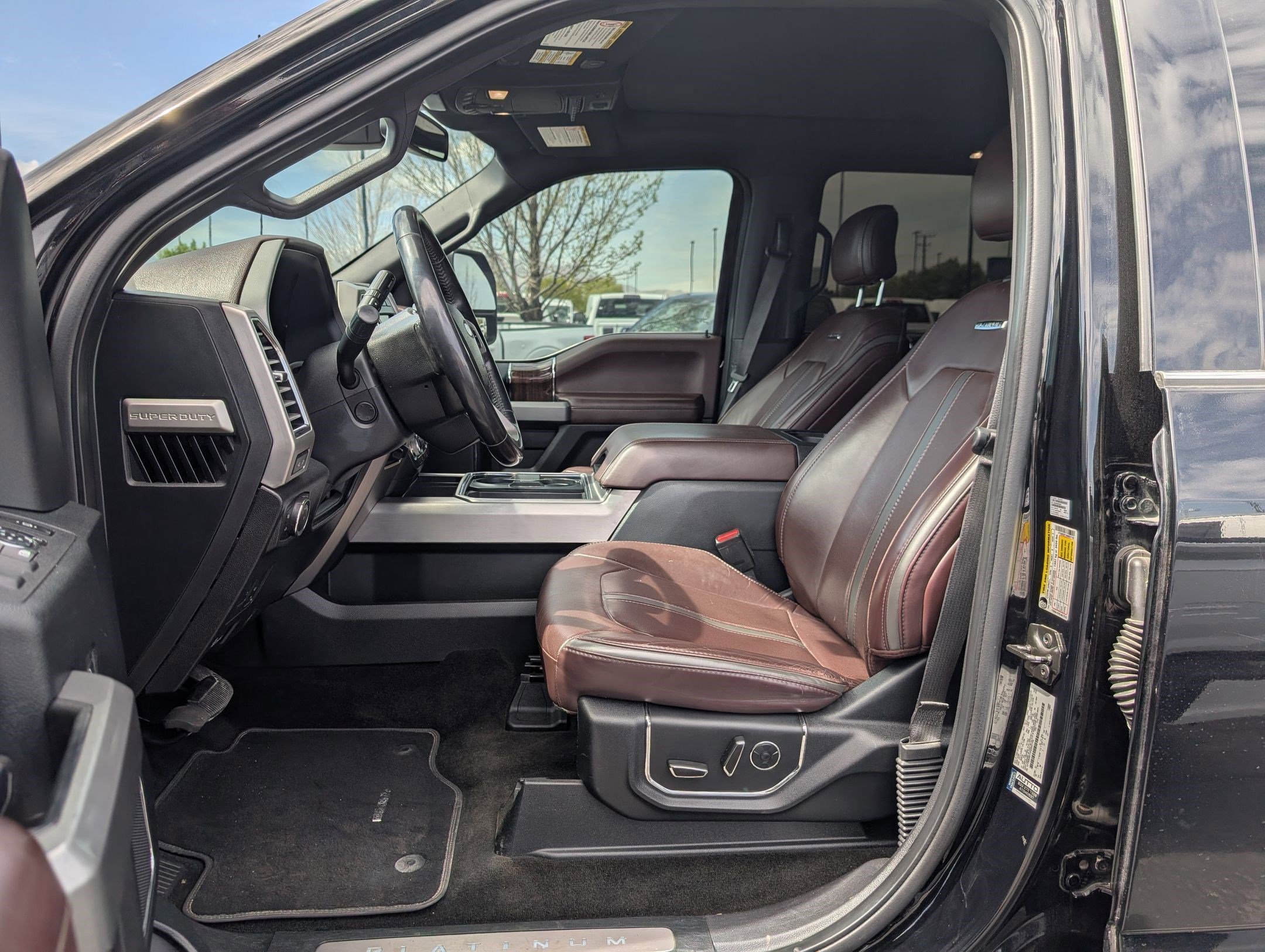 Used 2017 Ford F350 Platinum w/ Platinum Ultimate Package AWD/4WD image 16