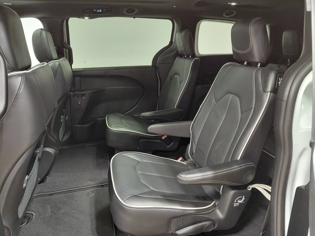 New 2026 Chrysler Pacifica Limited w/ S Appearance Package AWD/4WD image 43