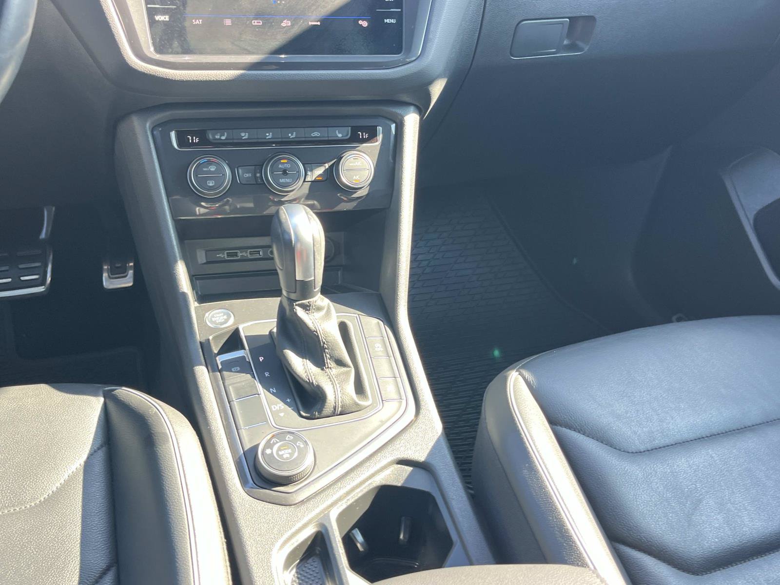 Used 2020 Volkswagen Tiguan SEL Premium R-Line AWD/4WD image 16