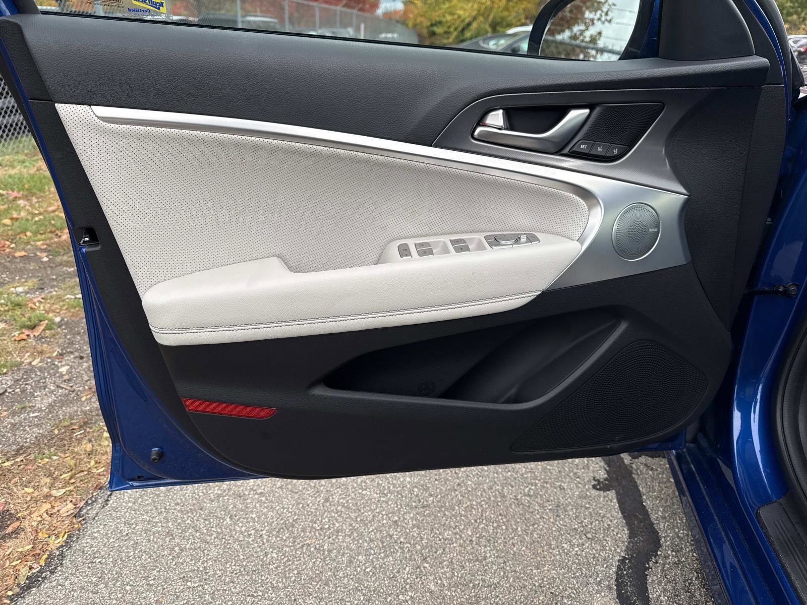 Used 2024 Genesis G70 2.5T w/ Sport Prestige Package image 17