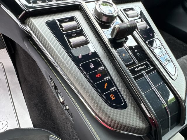 Used 2025 Aston Martin V8 Vantage Coupe RWD image 16