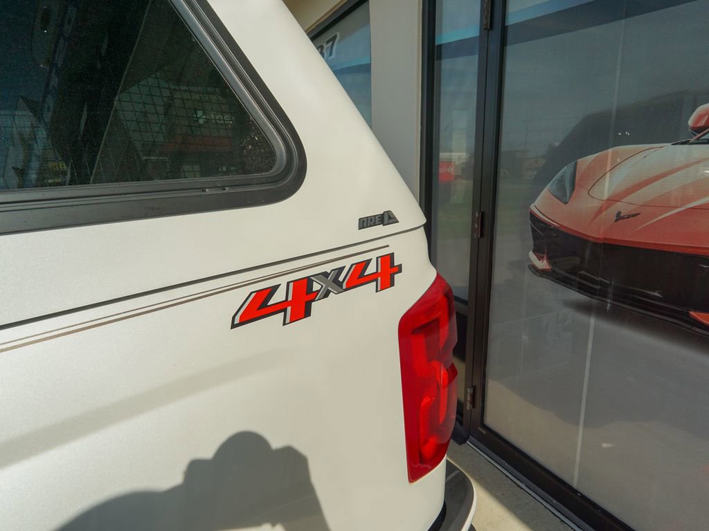 Used 2018 Chevrolet Silverado 1500 High Country image 9