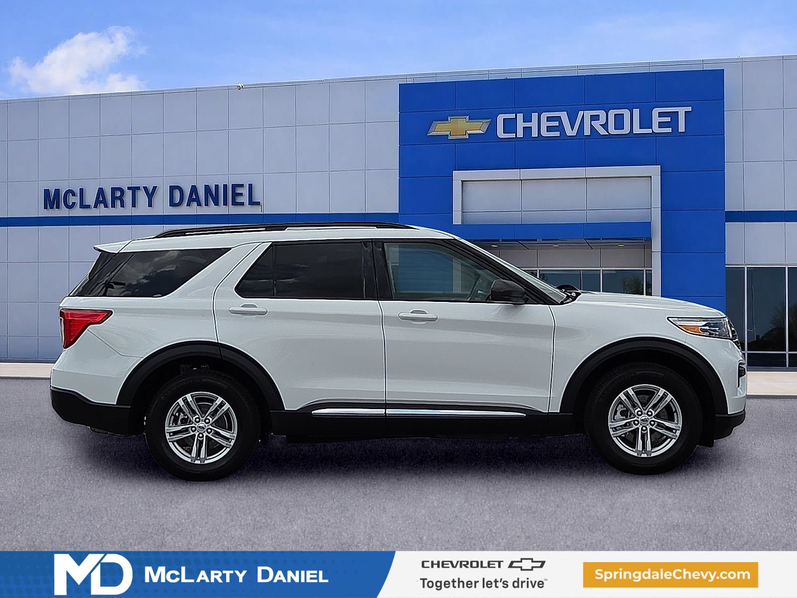 Used 2024 Ford Explorer XLT AWD/4WD image 6