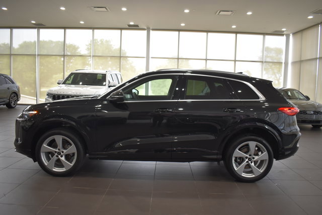 Used 2025 Audi Q5 Premium Plus w/ Premium Plus AWD/4WD image 4