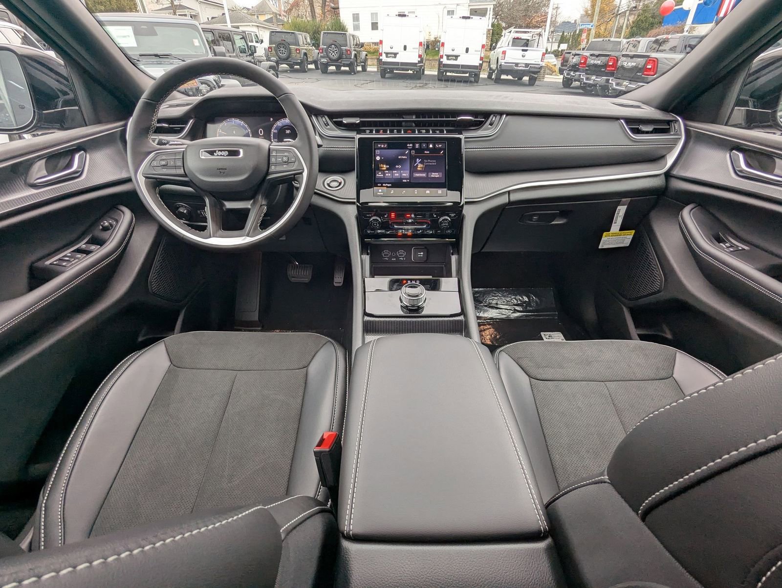 New 2025 Jeep Grand Cherokee L Altitude image 18