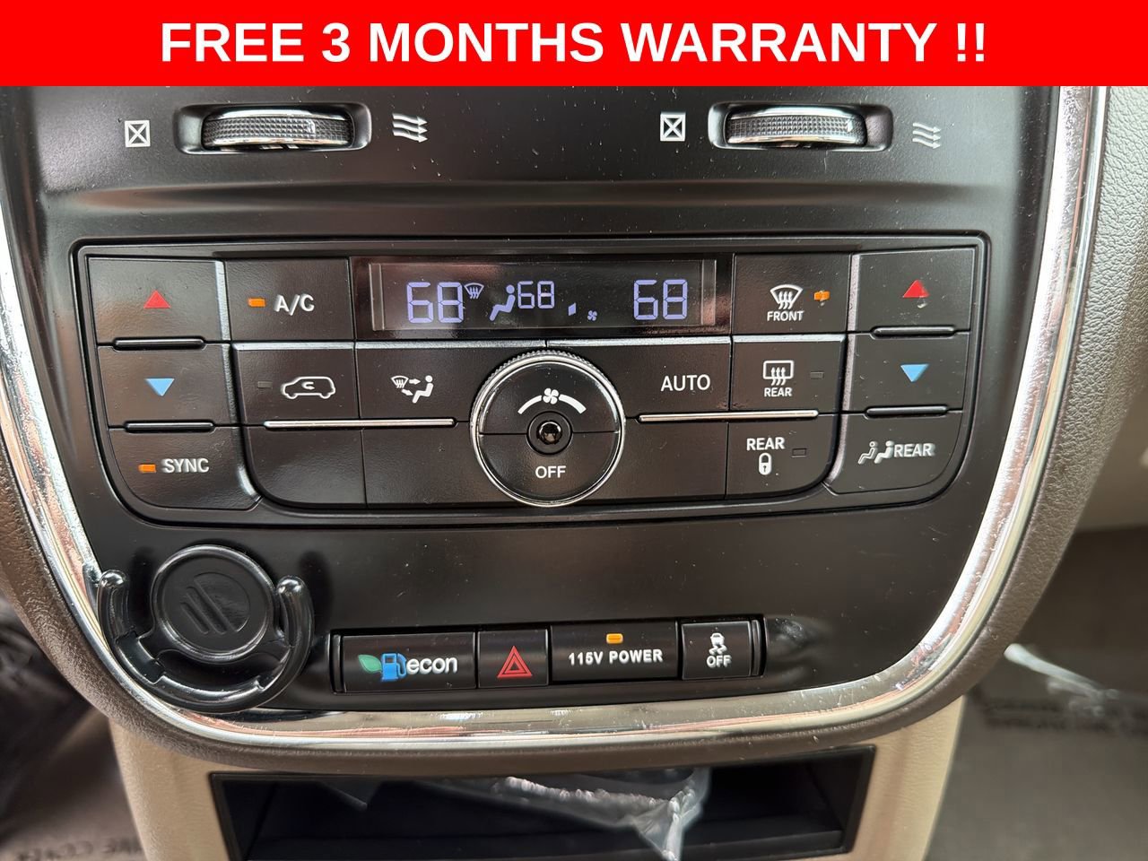 Used 2014 Chrysler Town & Country Touring FWD image 19