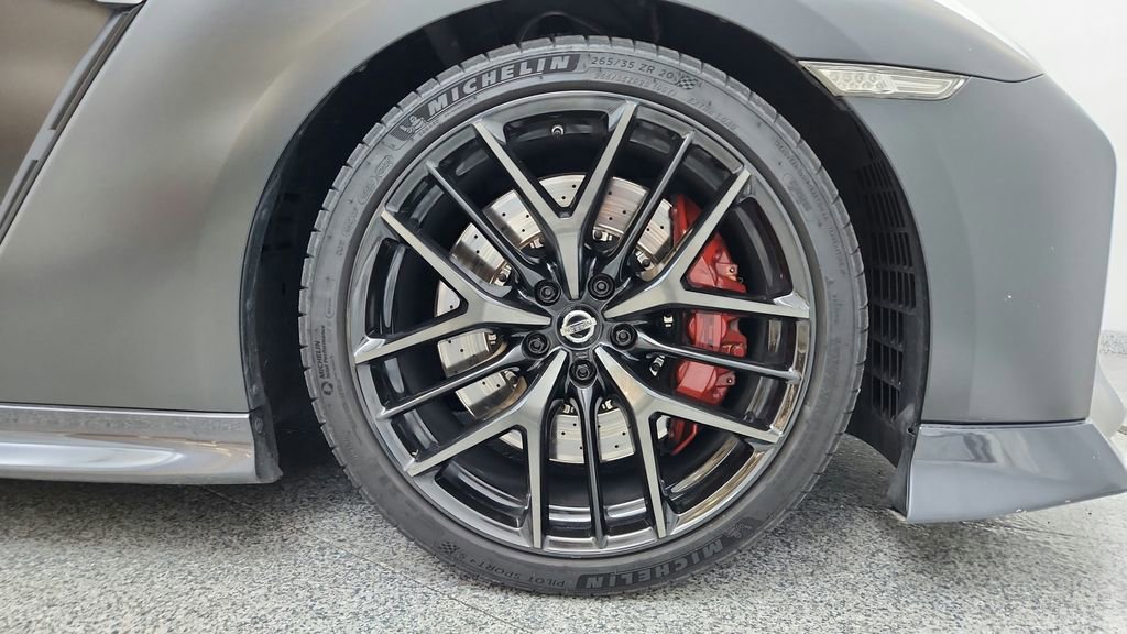 Used 2019 Nissan GT-R AWD/4WD image 14