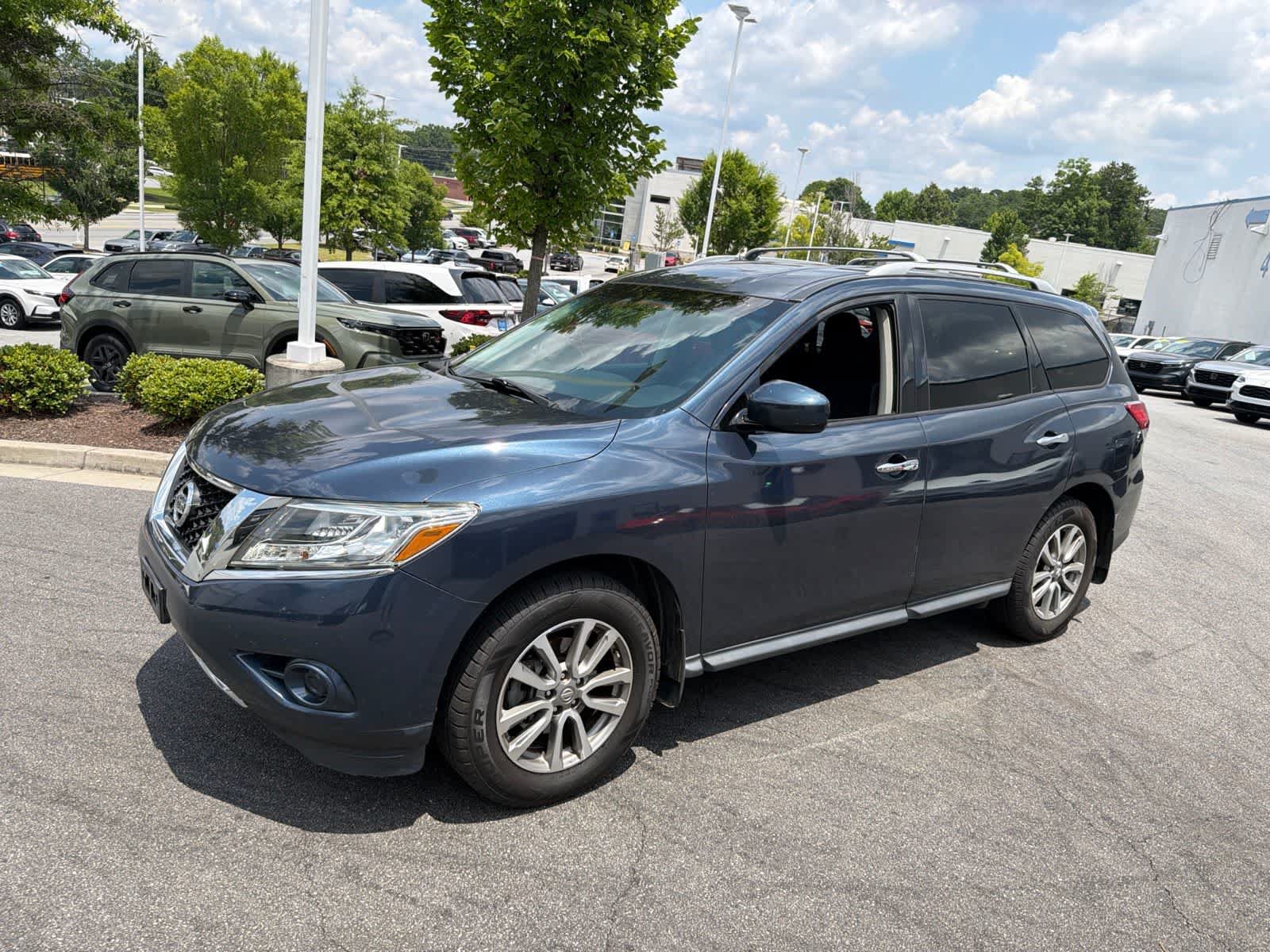 Used 2016 Nissan Pathfinder S AWD/4WD image 5