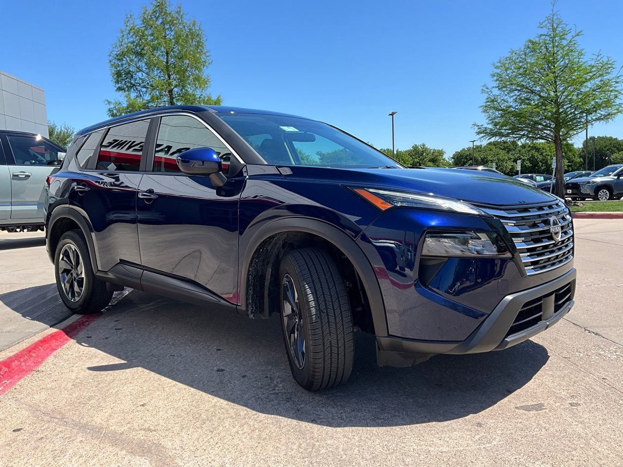 Used 2025 Nissan Rogue SV FWD image 4