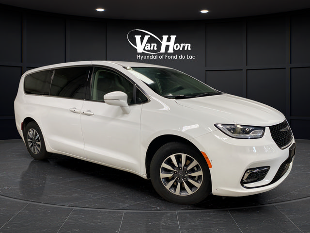 Used 2022 Chrysler Pacifica Touring-L FWD image 1