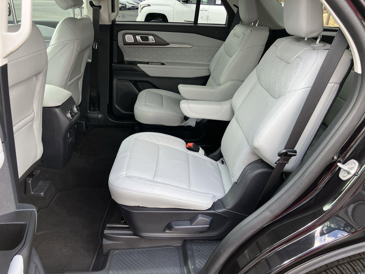Used 2025 Ford Explorer Platinum w/ Ultimate Package image 27