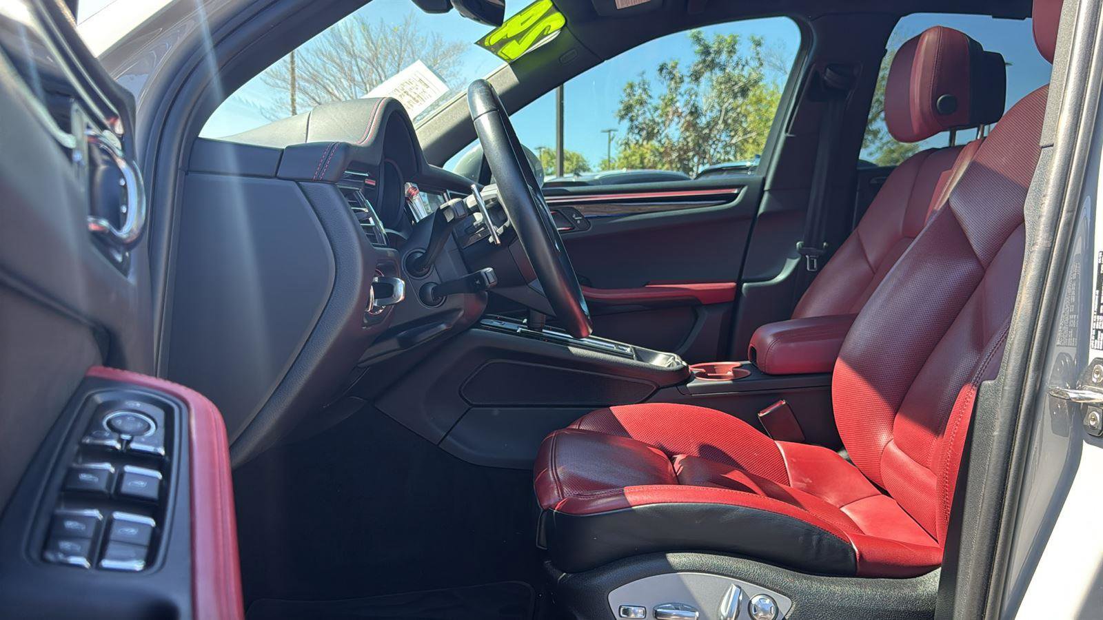 Used 2024 Porsche Macan Turbo image 23